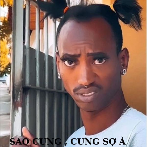 bạn sợ à meme nhếch mép